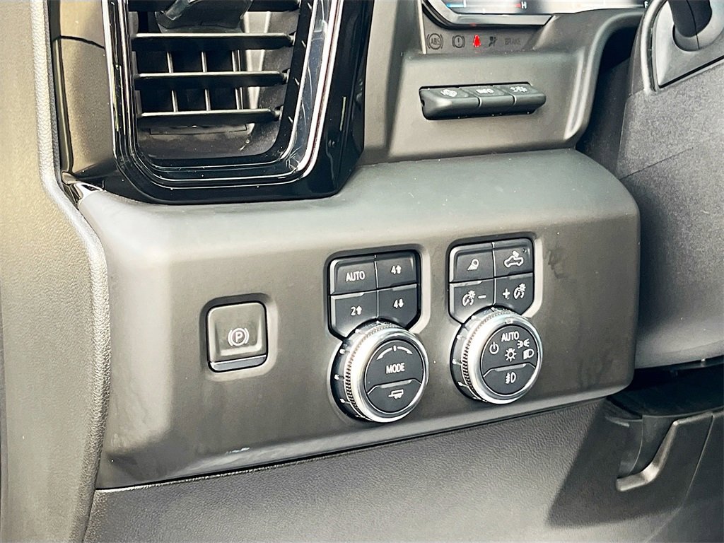 Used 2024 GMC Sierra 2500 AT4 w/ AT4 Premium Plus Package image 10