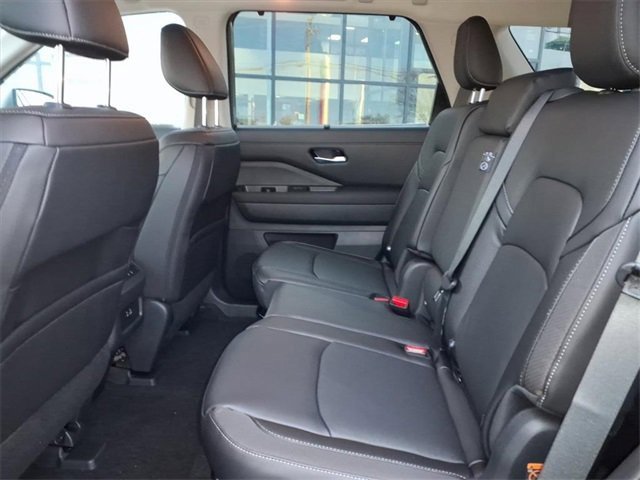 New 2025 Nissan Pathfinder SL w/ Black Appearance Package image 9