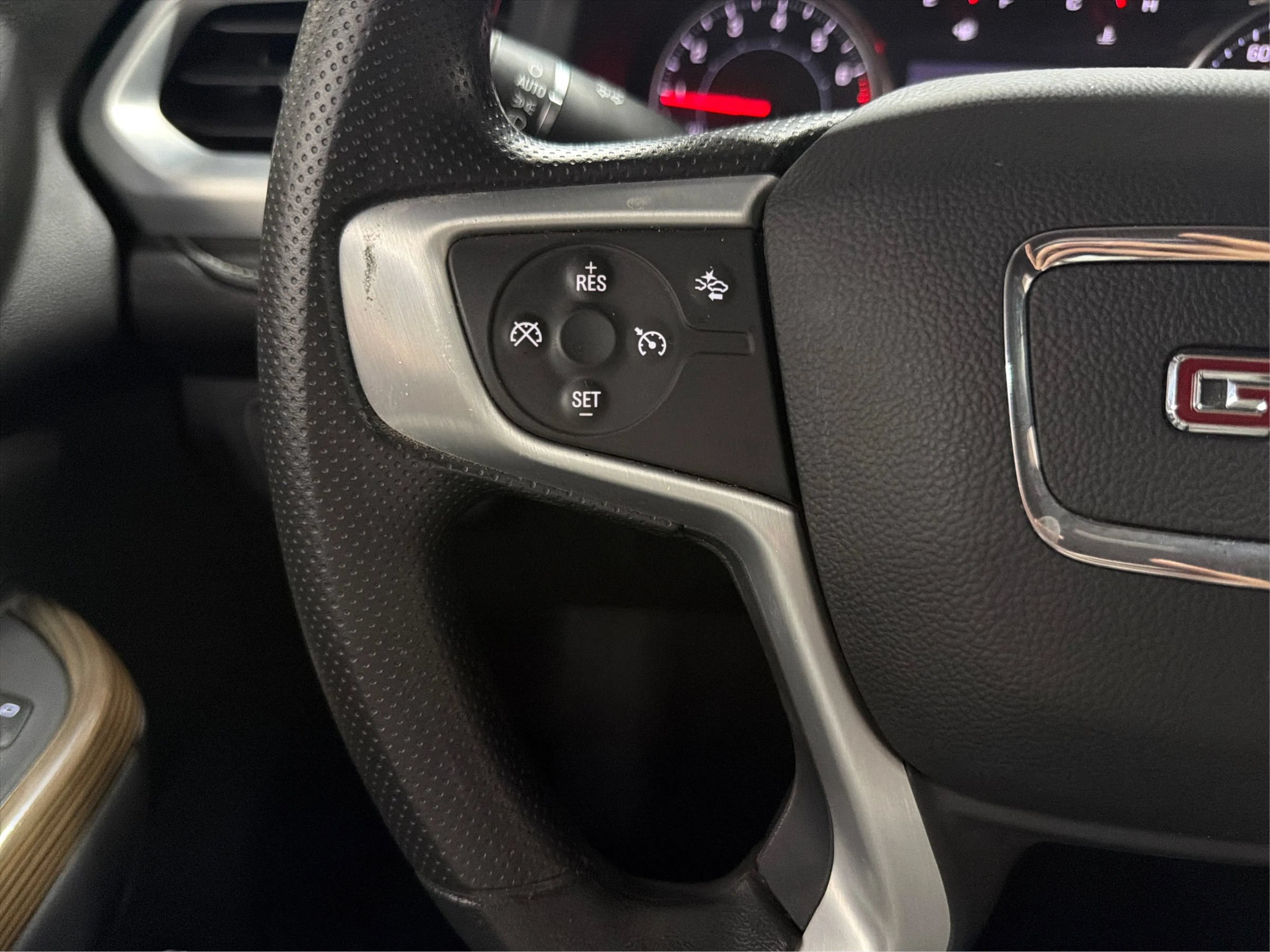 Used 2023 GMC Acadia SLE w/ Driver Convenience Package FWD image 24
