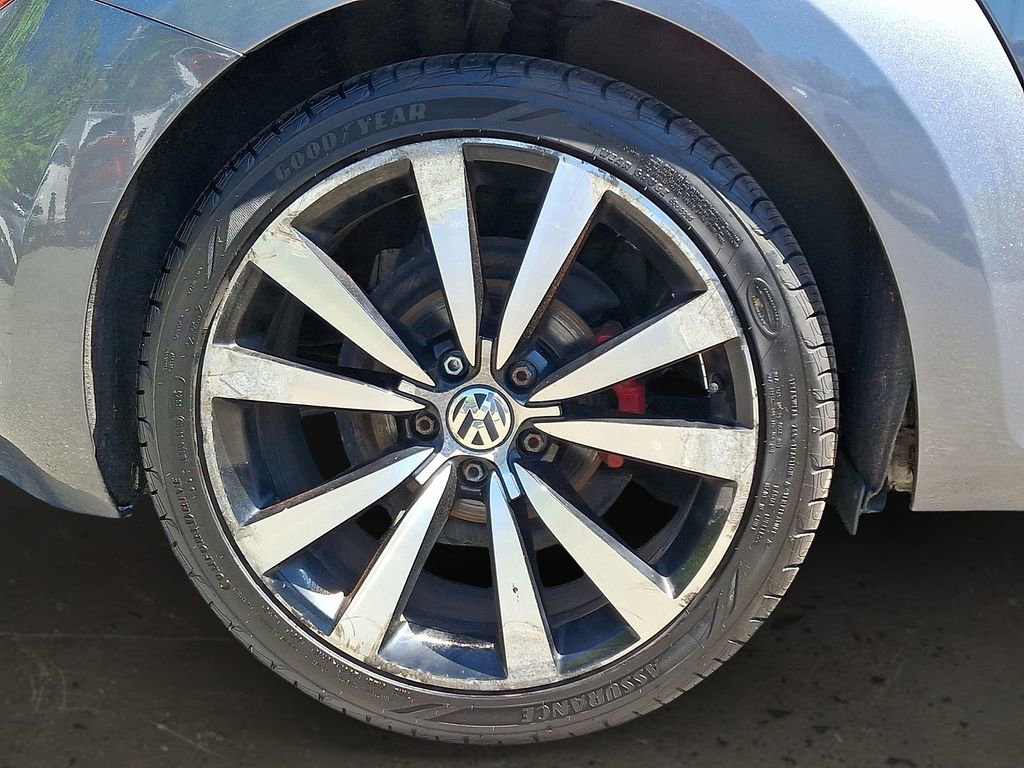 Used 2013 Volkswagen Beetle 2.0T FWD image 9