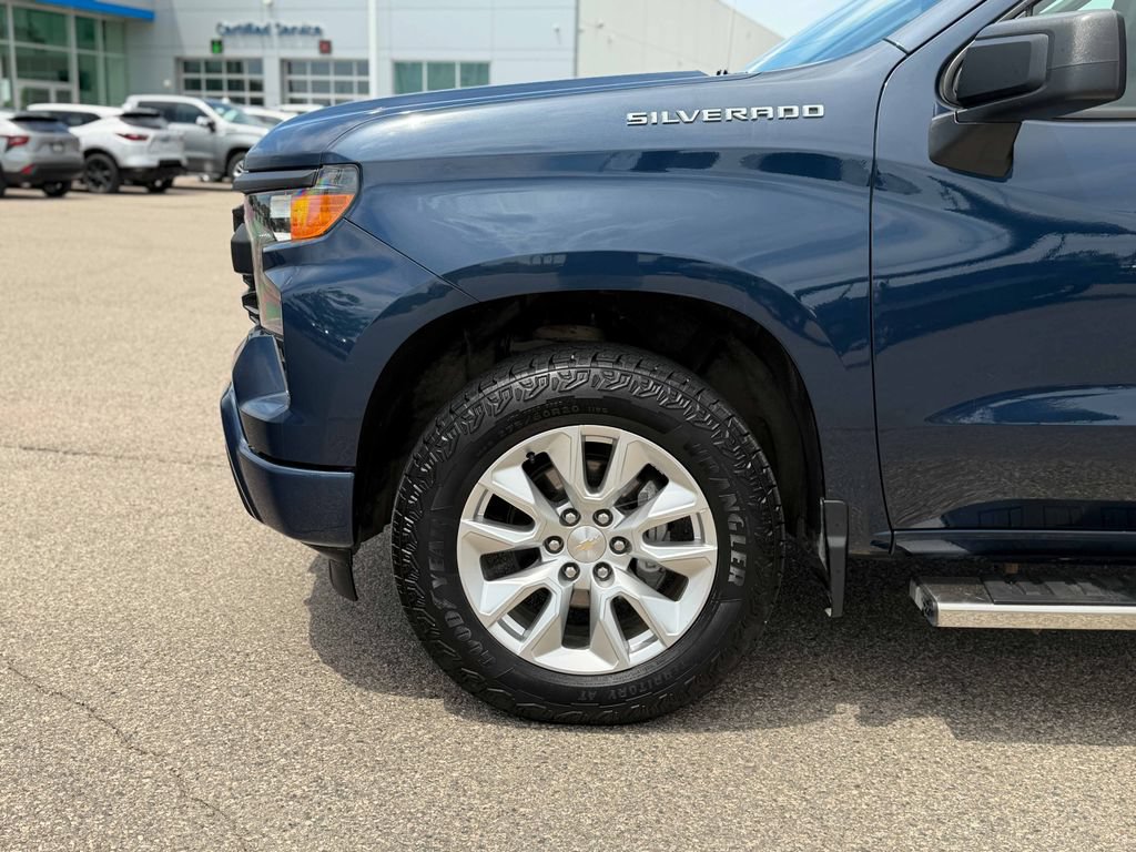 Used 2023 Chevrolet Silverado 1500 Custom AWD/4WD image 11
