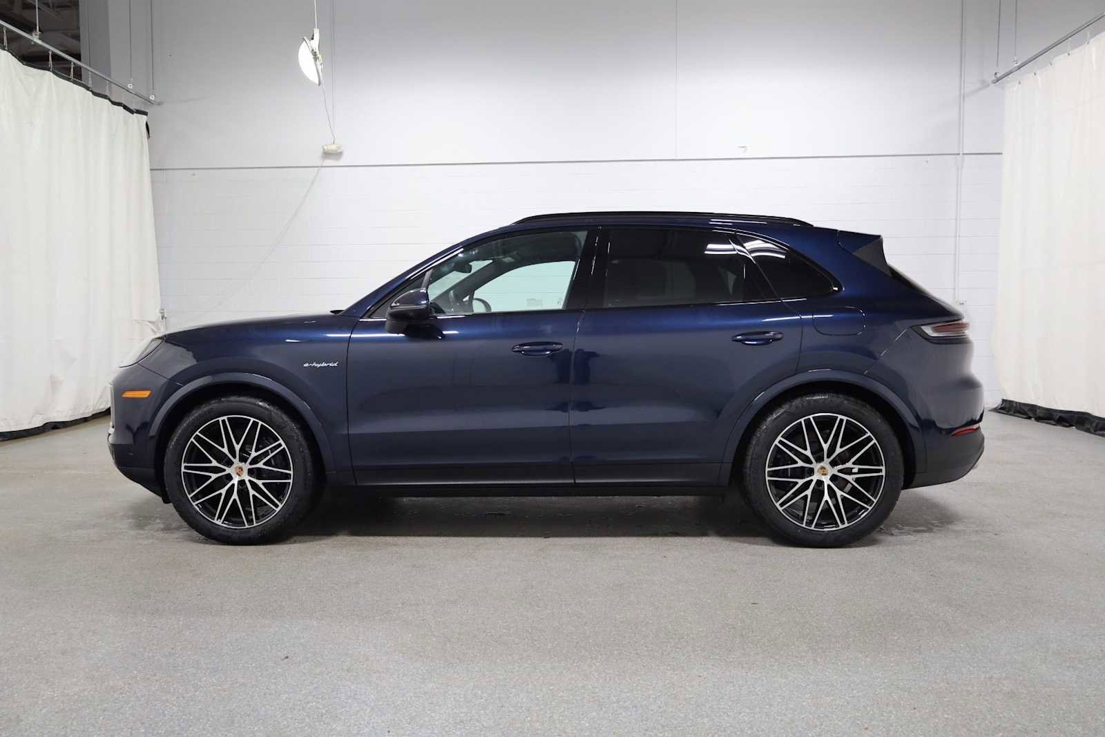 New 2026 Porsche Cayenne E-Hybrid AWD/4WD image 2