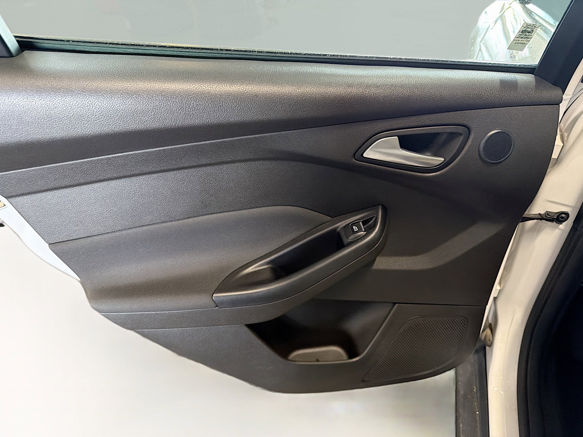 Used 2016 Ford Focus Titanium FWD image 28