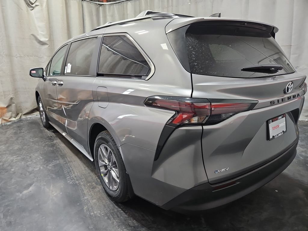 New 2026 Toyota Sienna XLE image 5