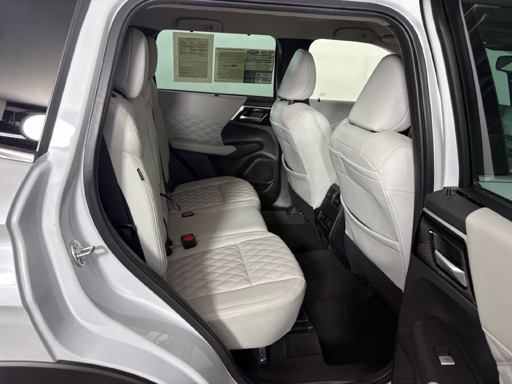 Used 2023 Mitsubishi Outlander SEL FWD image 36