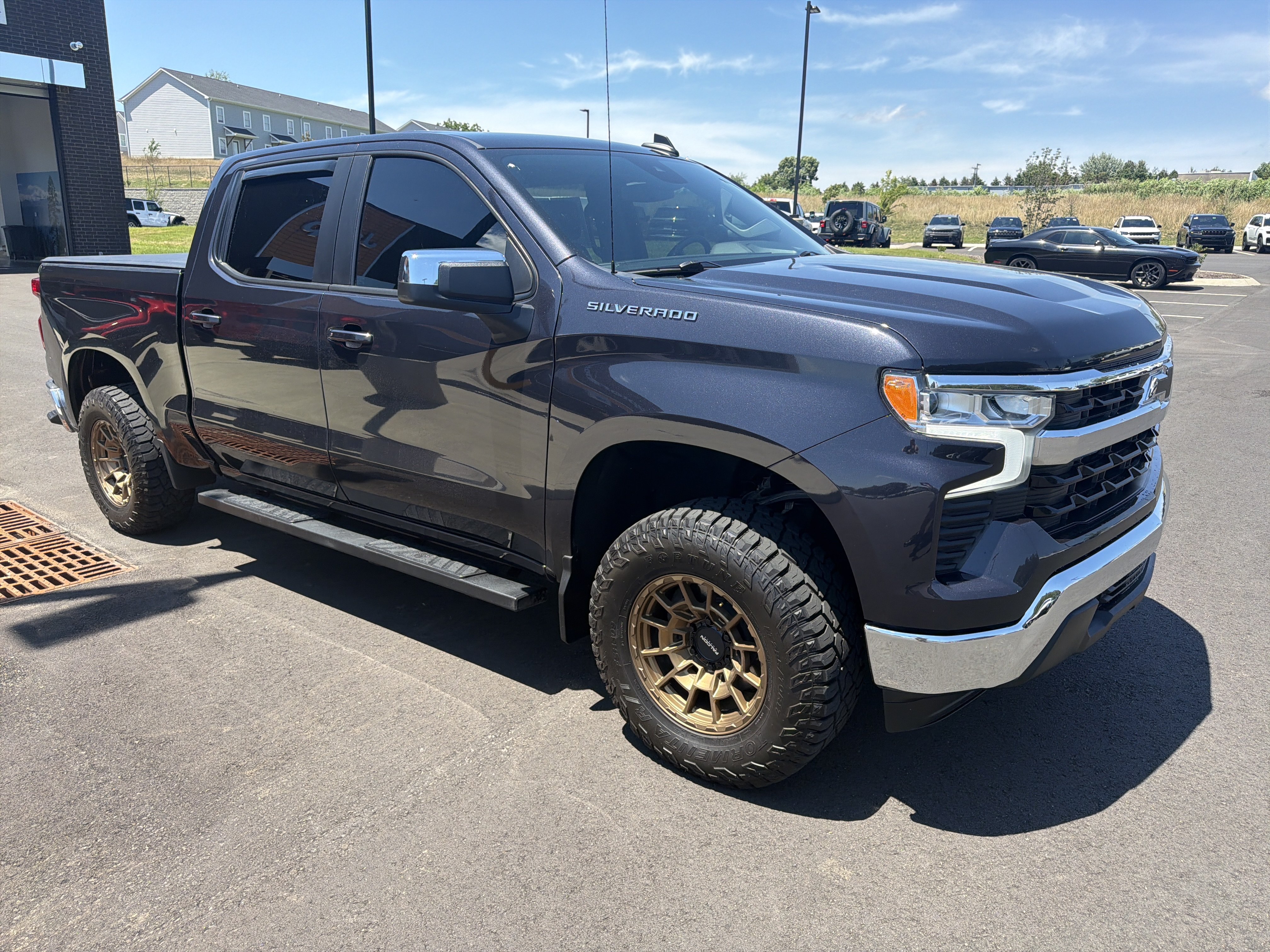 Used 2022 Chevrolet Silverado 1500 LT RWD image 7