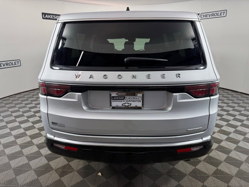 Used 2024 Jeep Wagoneer L Series II w/ Flexible Seating Group AWD/4WD image 5