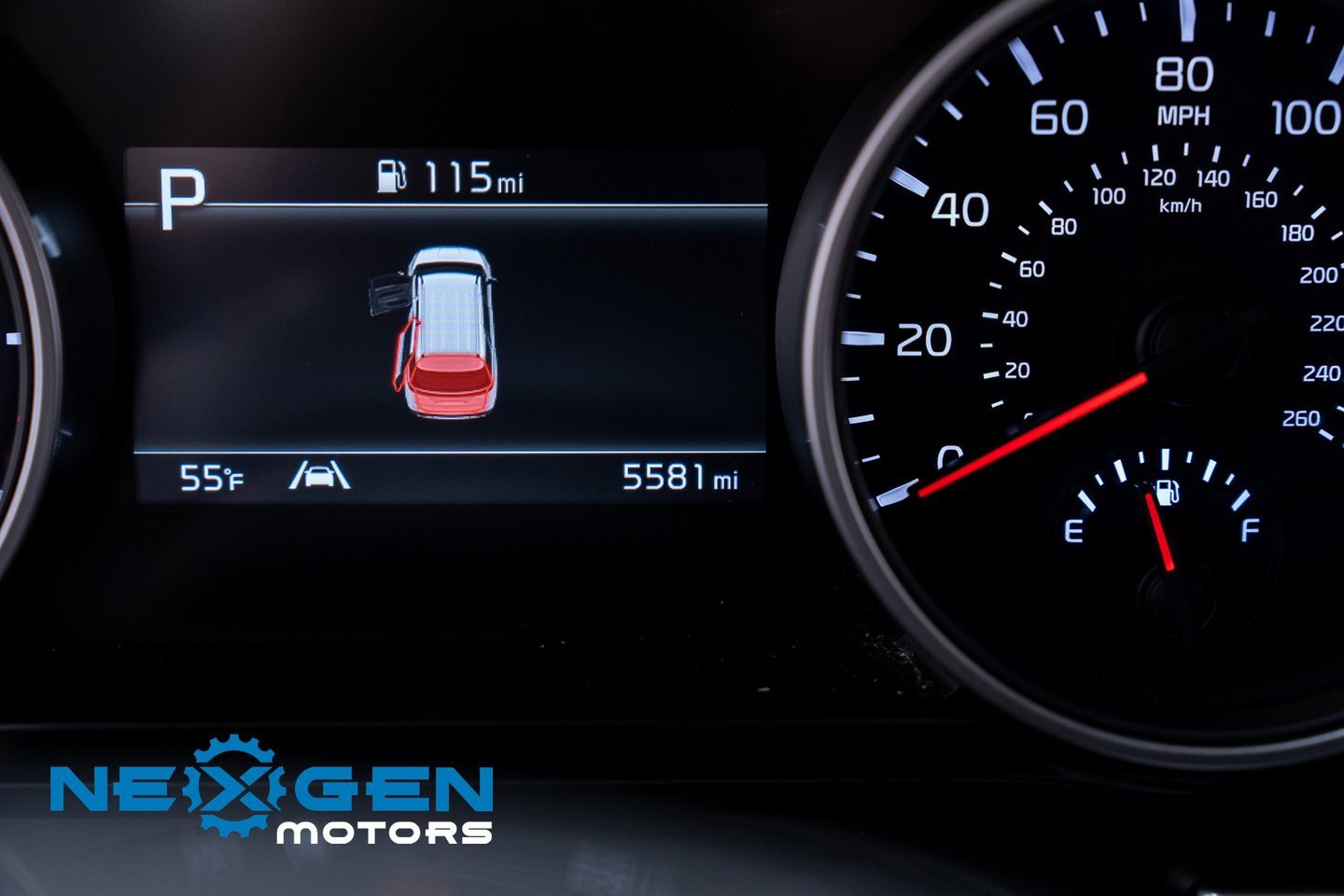 Used 2024 Kia Carnival EX image 9