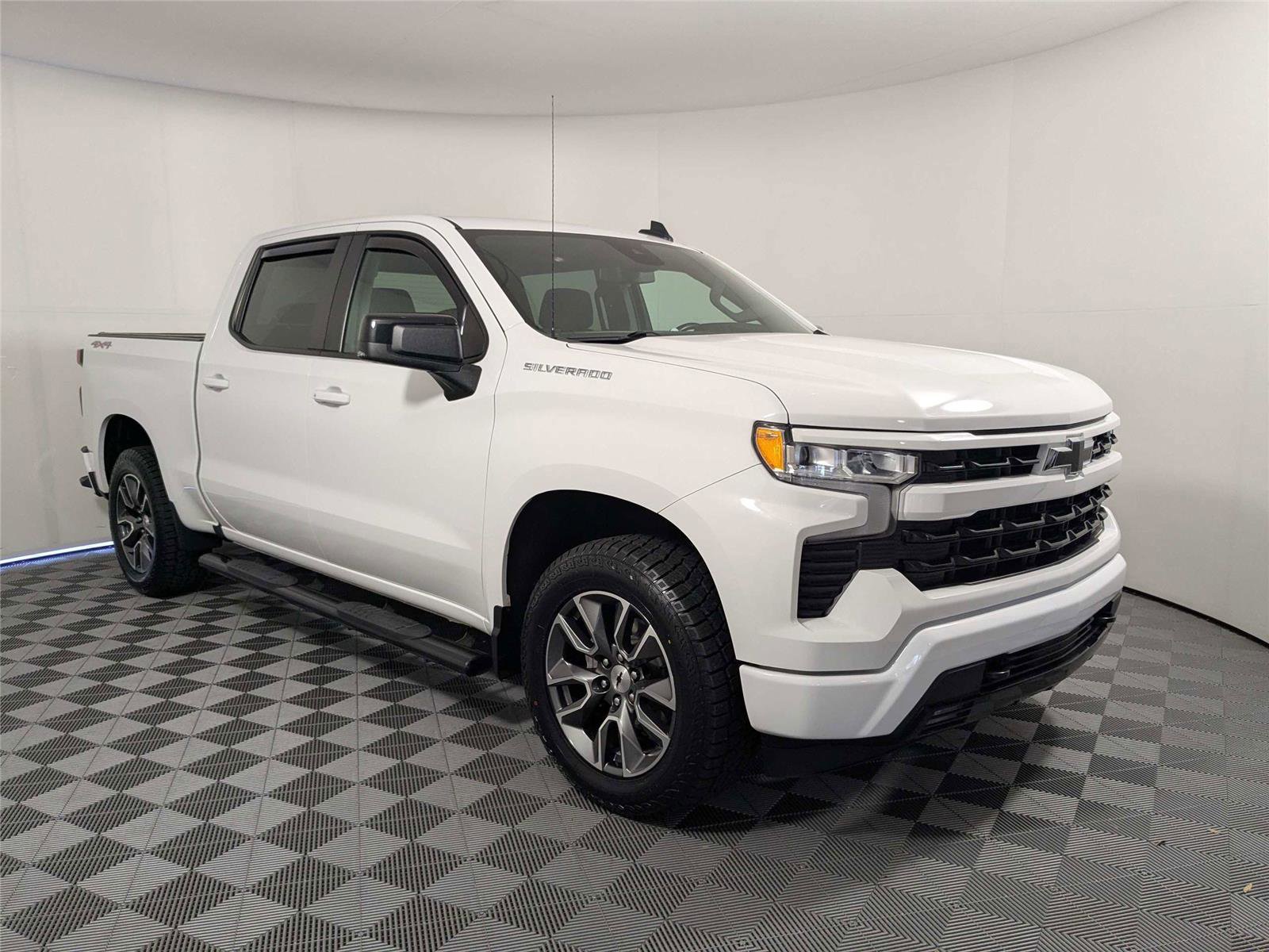 Used 2022 Chevrolet Silverado 1500 RST AWD/4WD image 3