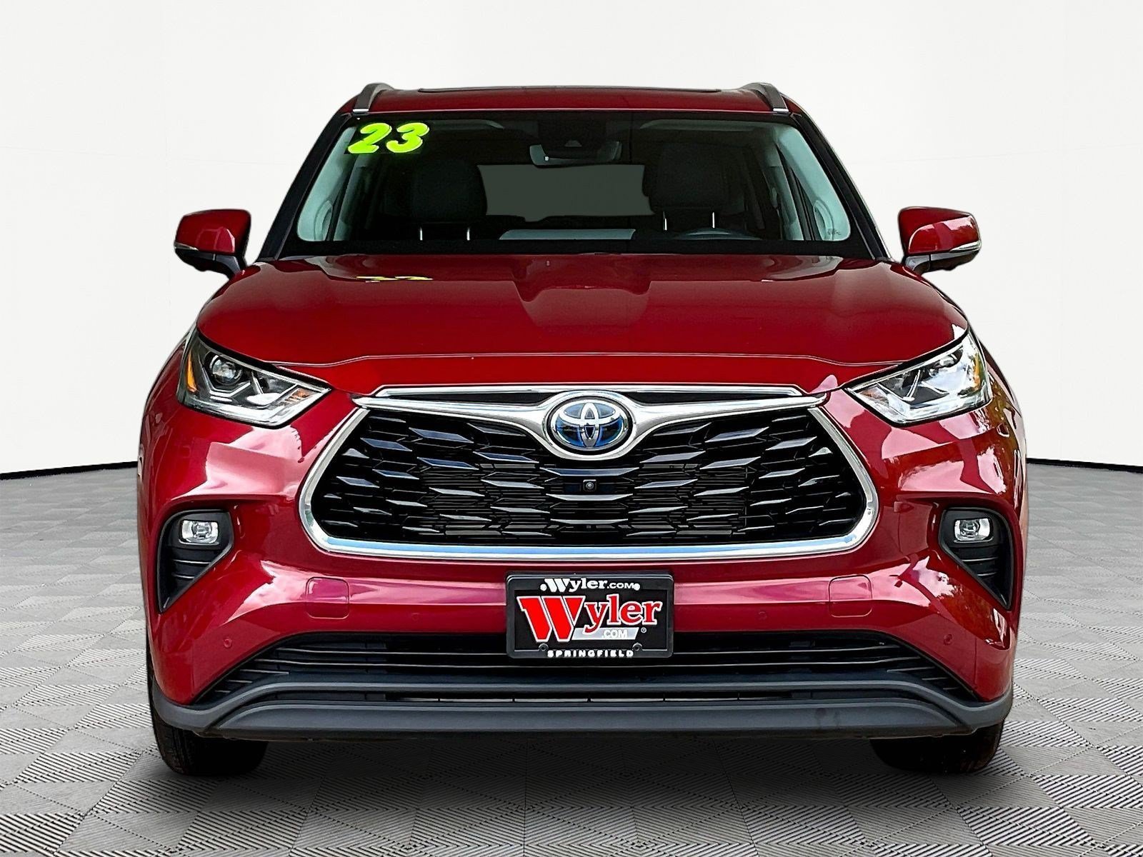 Used 2023 Toyota Highlander Limited AWD/4WD image 2