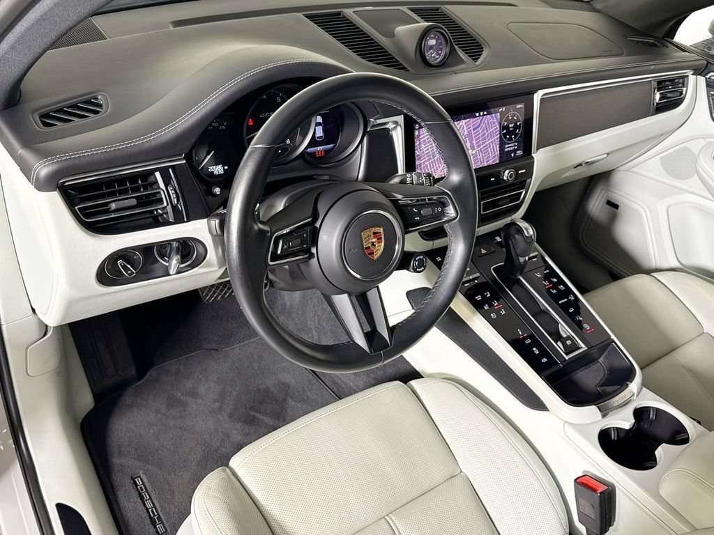 Certified 2024 Porsche Macan GTS AWD/4WD image 4