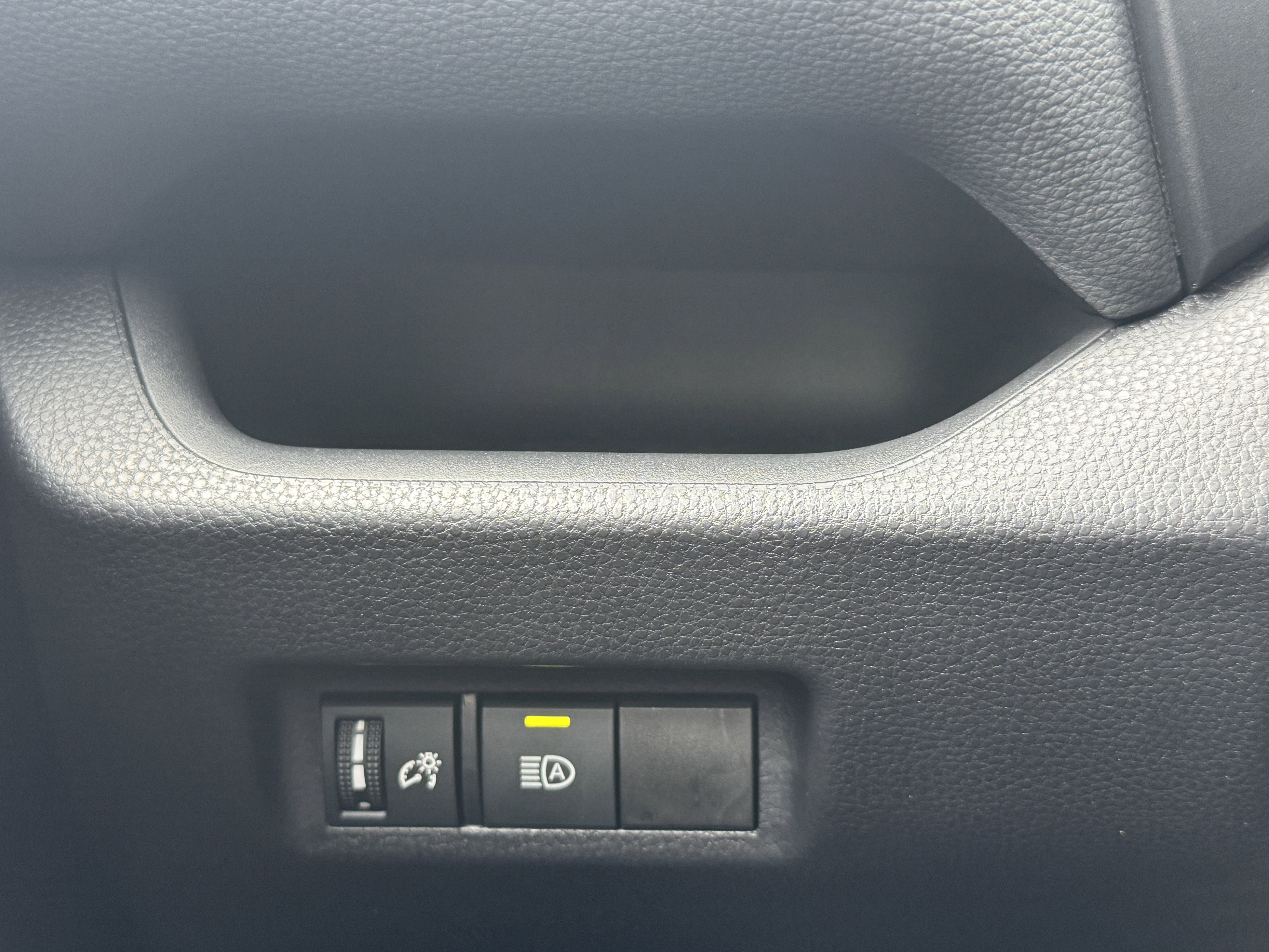 Used 2021 Toyota RAV4 LE AWD/4WD image 31