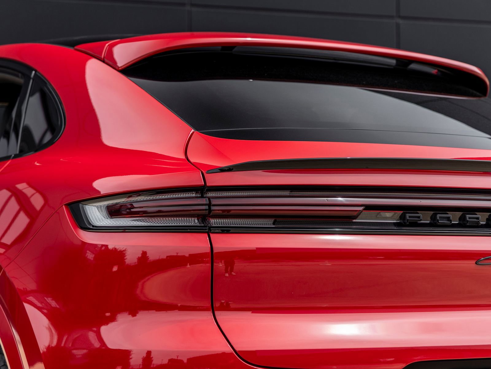 Certified 2024 Porsche Cayenne Coupe AWD/4WD image 13