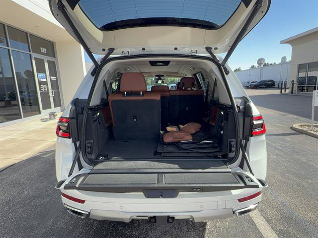 Used 2023 BMW X7 xDrive40i w/ Premium Package AWD/4WD image 5