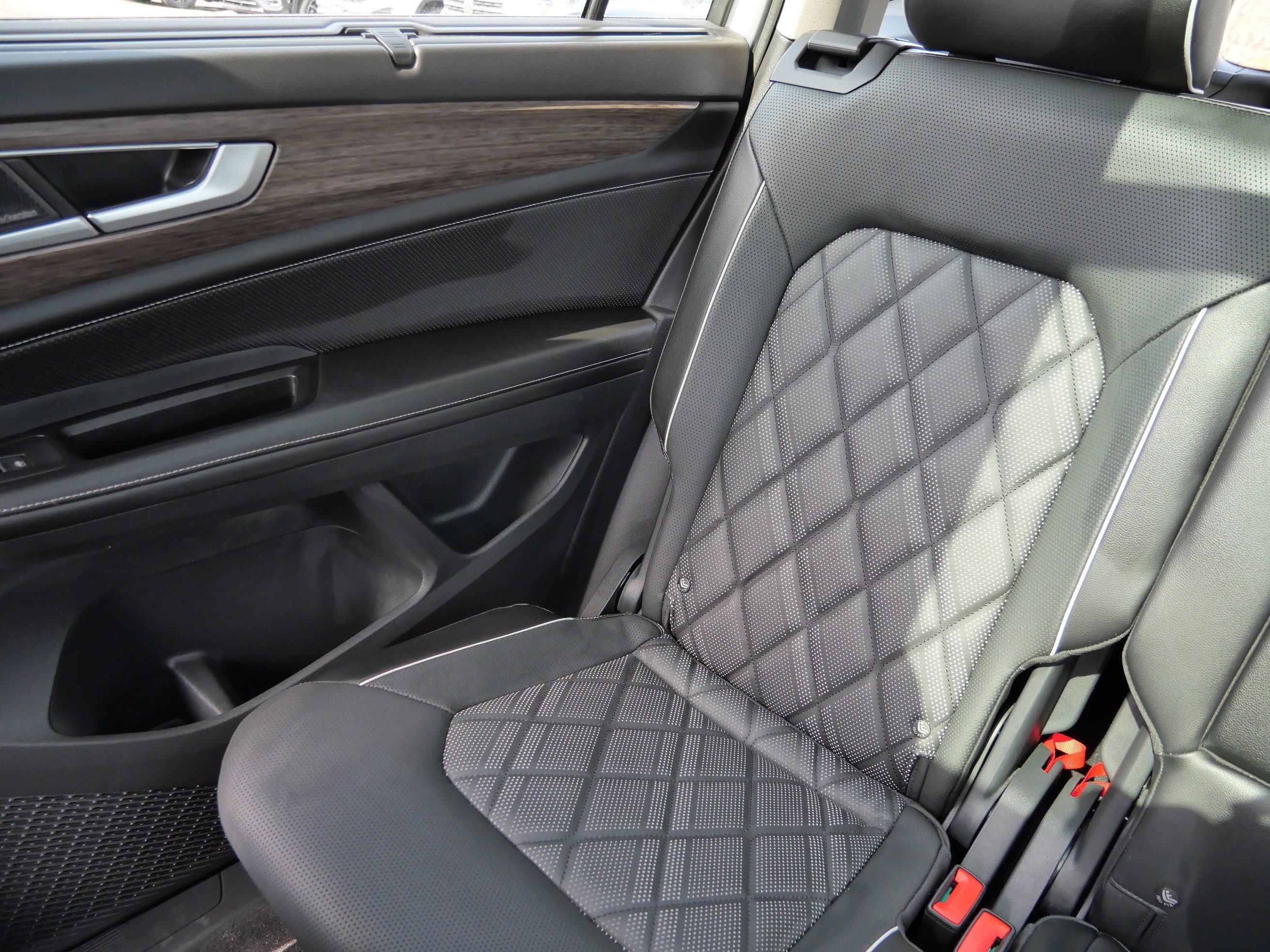 Certified 2024 Volkswagen Atlas SEL Premium R-Line image 12