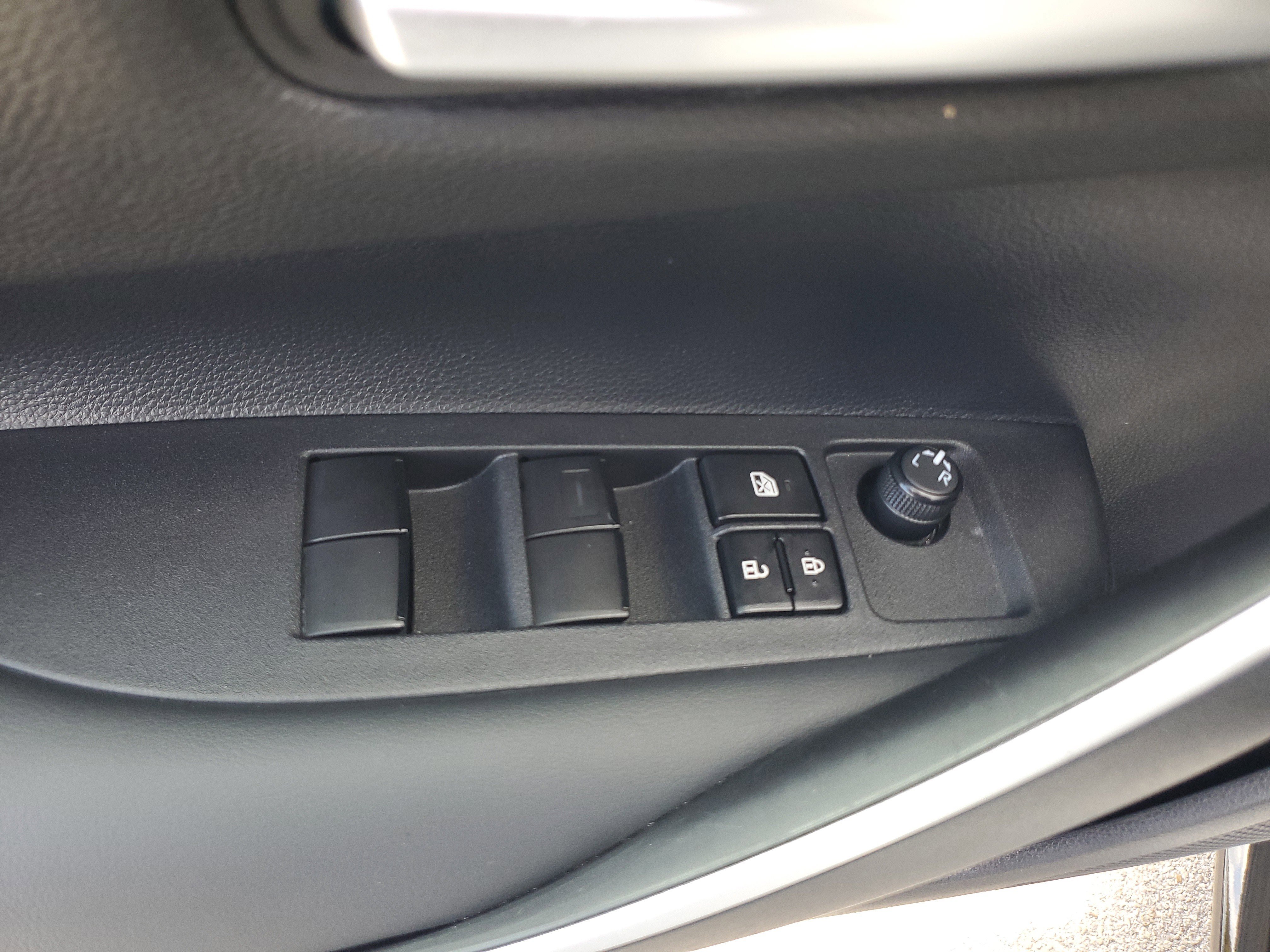 Used 2025 Toyota Corolla SE image 25