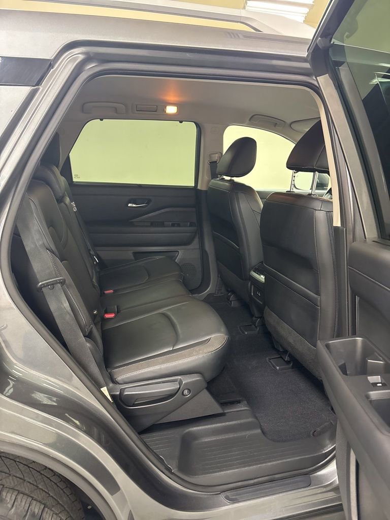 Used 2023 Nissan Pathfinder SL w/ Cargo Package AWD/4WD image 30