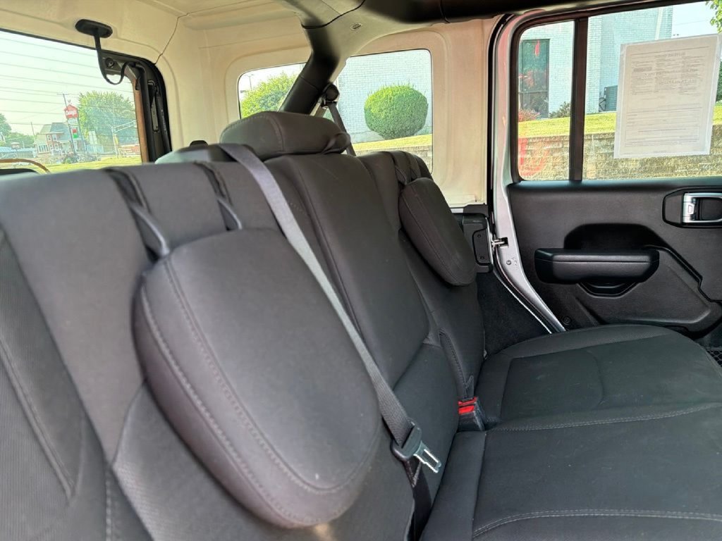 Used 2023 Jeep Wrangler Unlimited AWD/4WD image 12