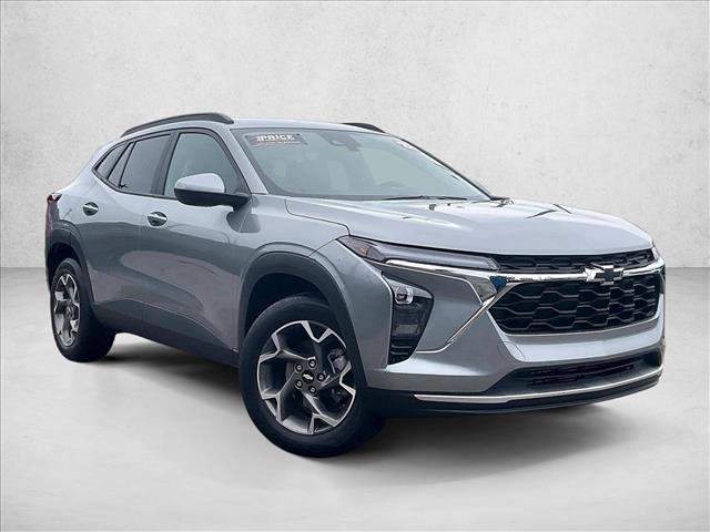 Certified 2025 Chevrolet Trax LT w/ LPO, Blackout Package FWD image 12