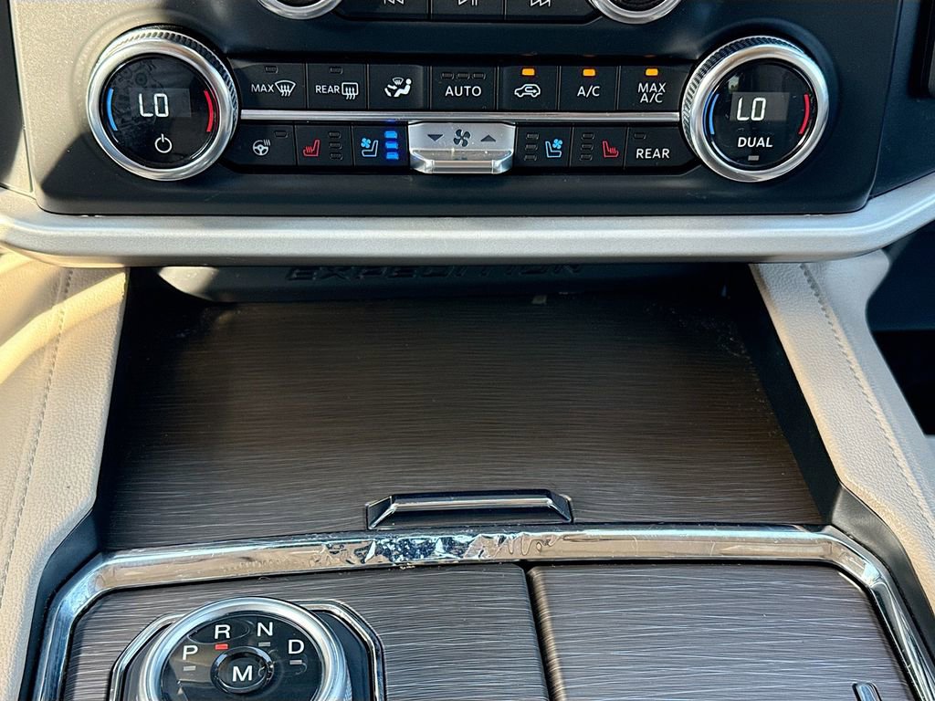 Used 2022 Ford Expedition Limited image 17