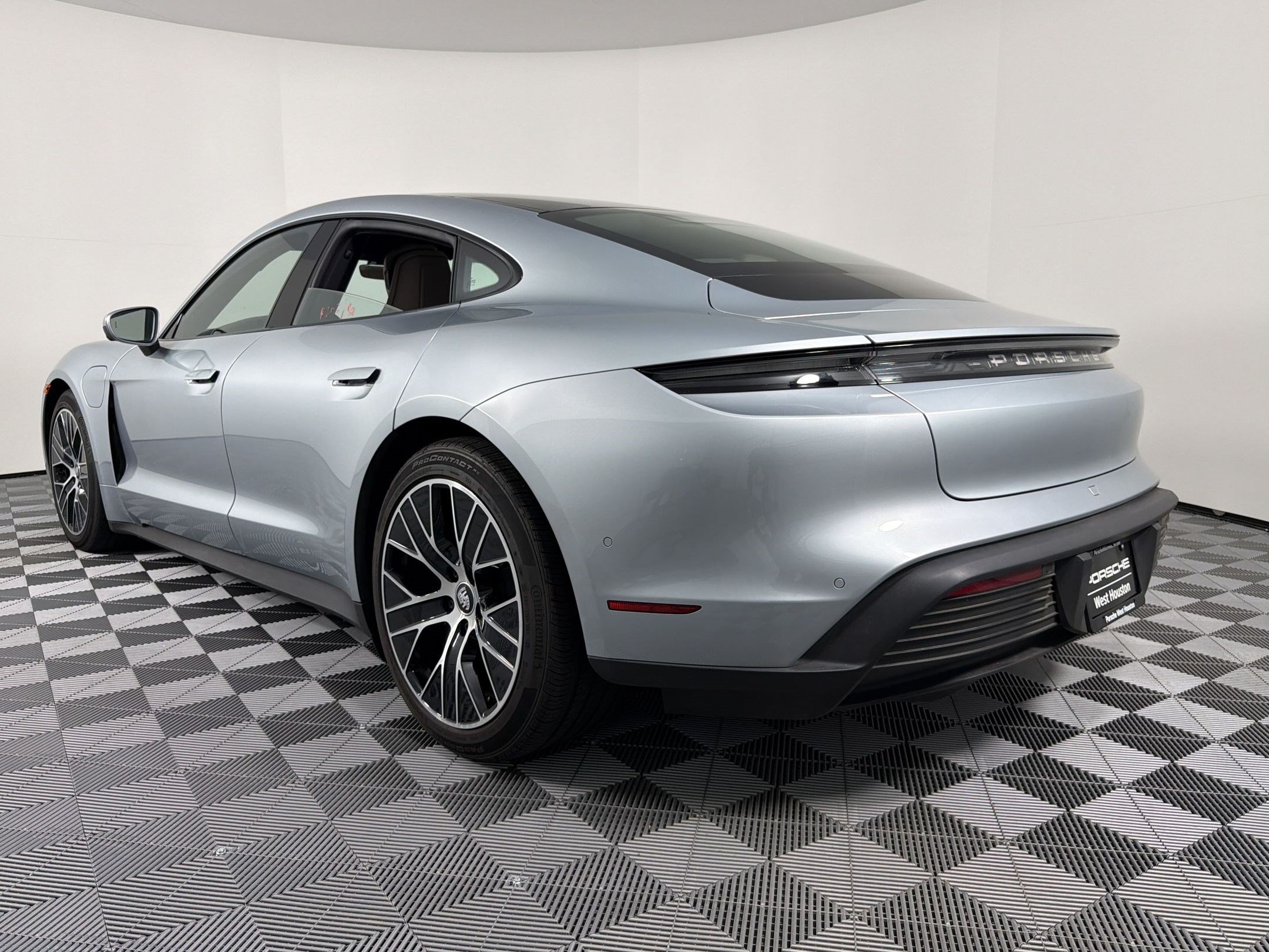 Certified 2022 Porsche Taycan RWD image 3