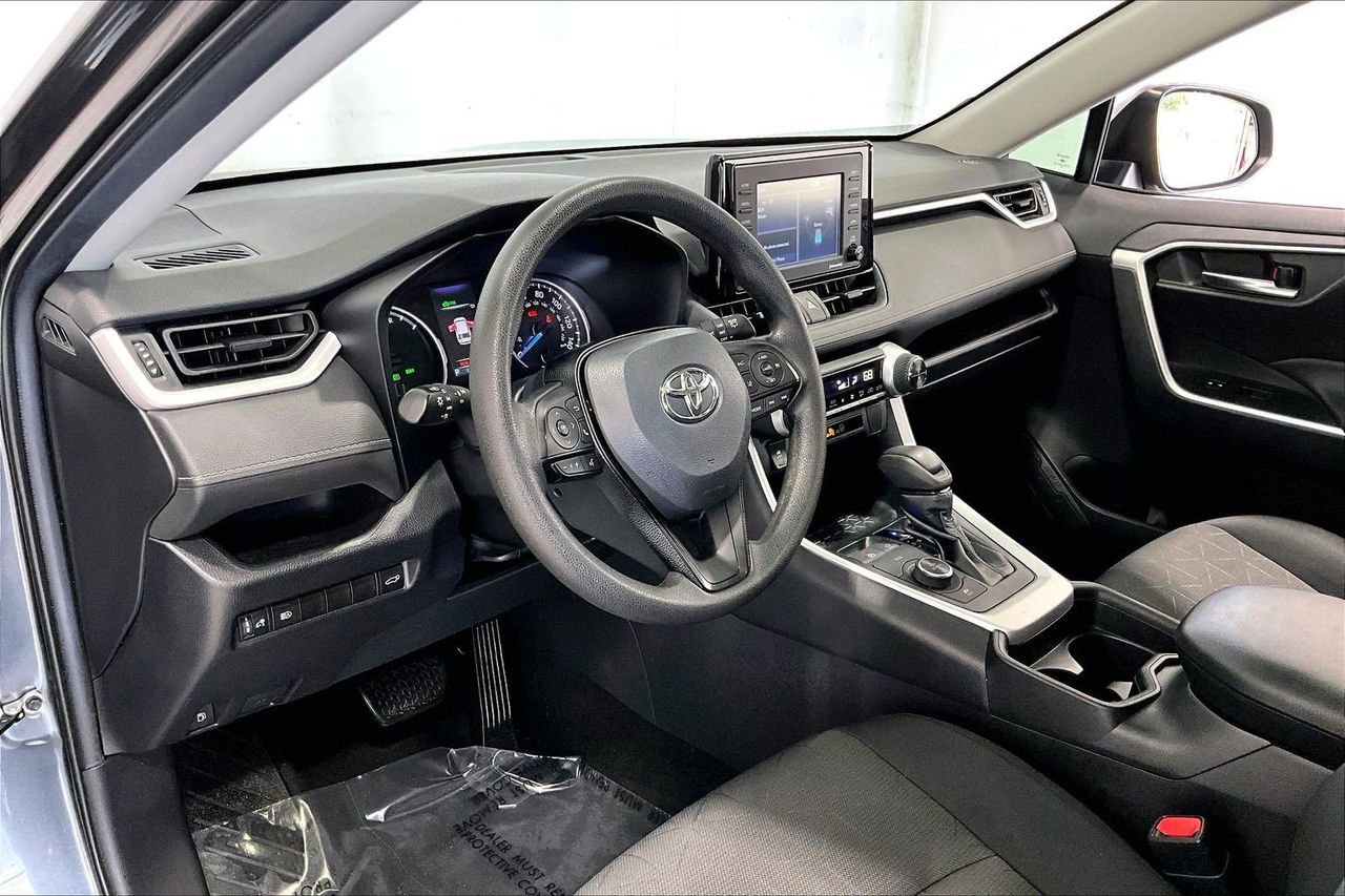 Used 2021 Toyota RAV4 XLE w/ Convenience Package image 14
