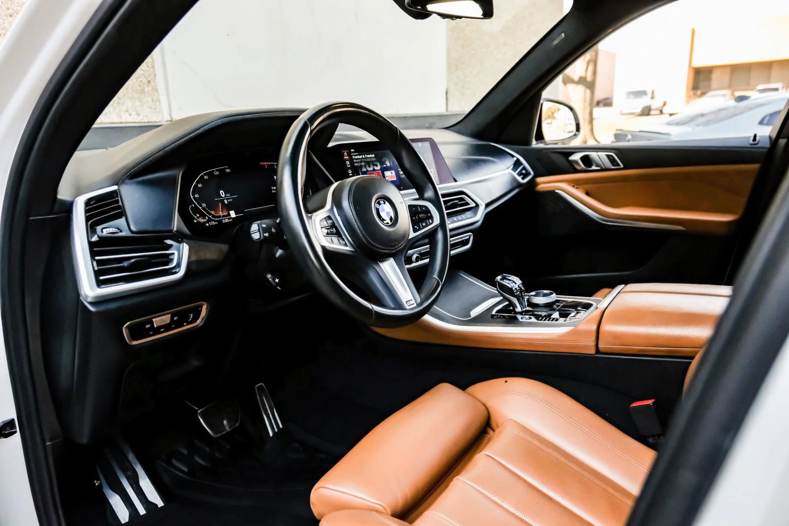 Used 2022 BMW X5 sDrive40i w/ M Sport Package RWD image 2