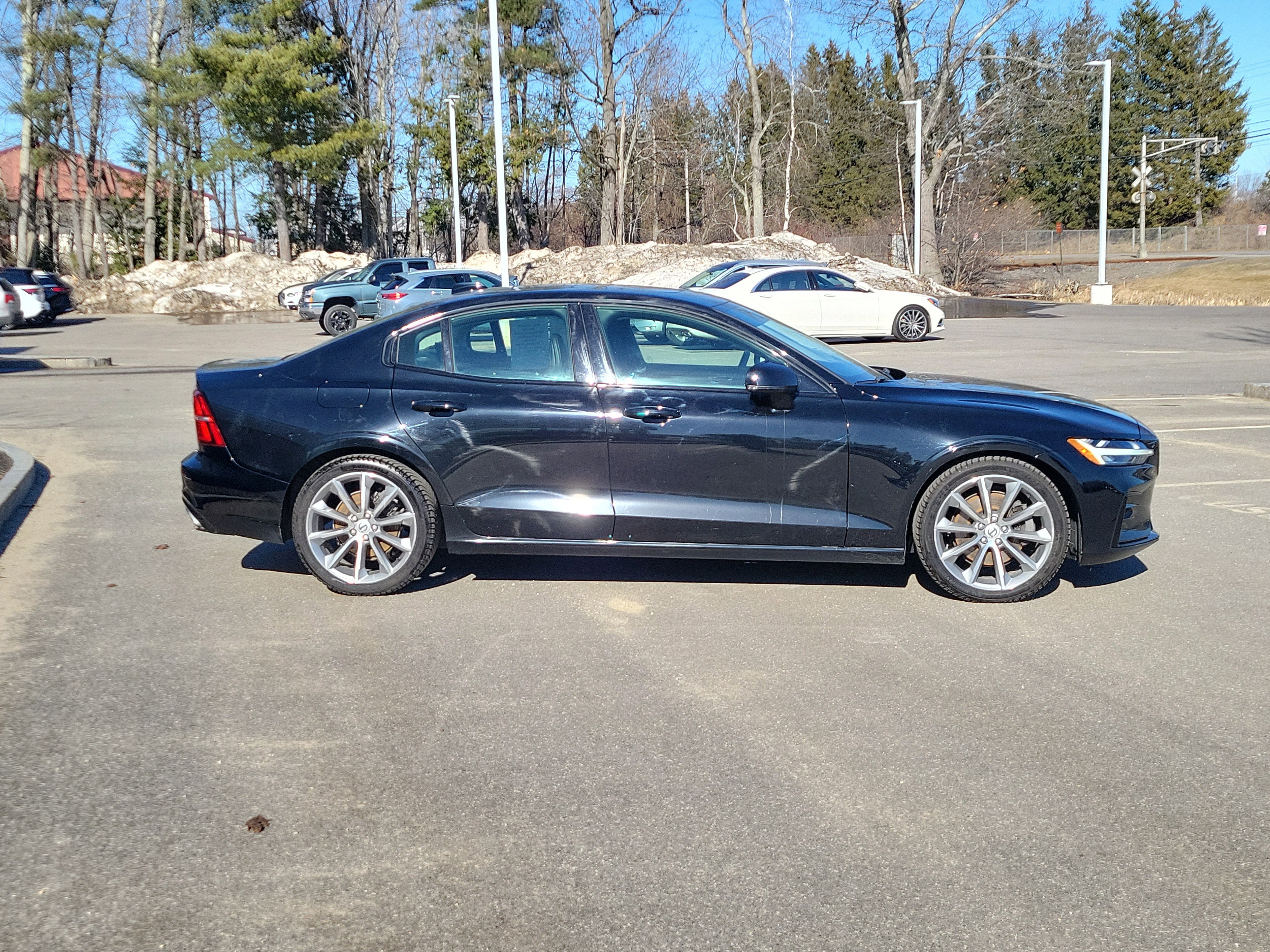 Used 2021 Volvo S60 T5 Momentum w/ Premium Package image 8