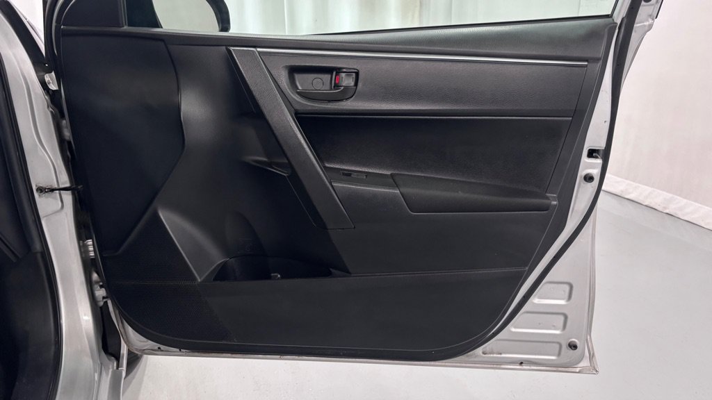 Used 2015 Toyota Corolla L FWD image 19