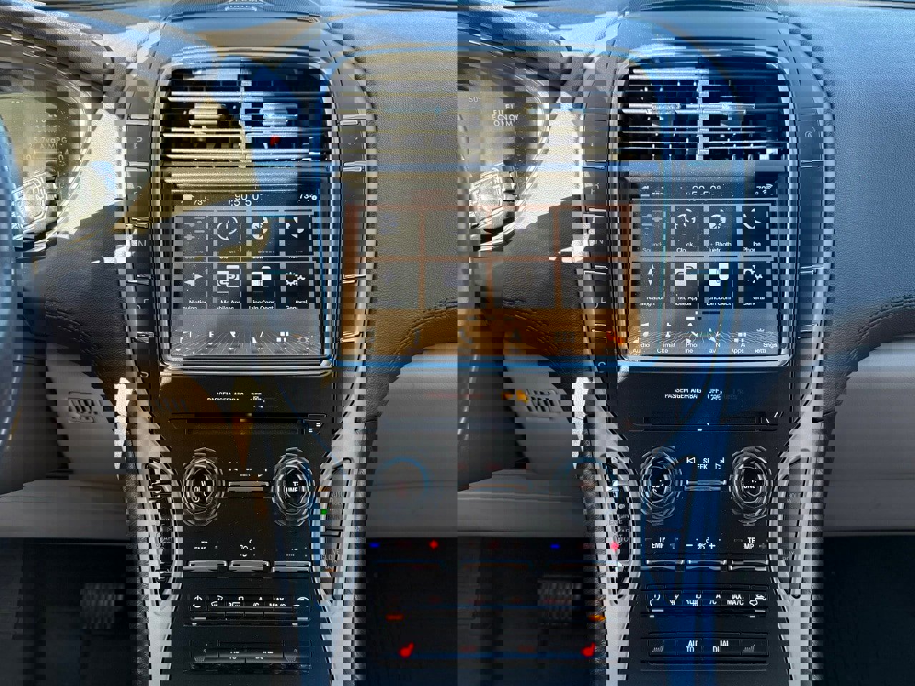 Used 2019 Lincoln Nautilus Select image 16