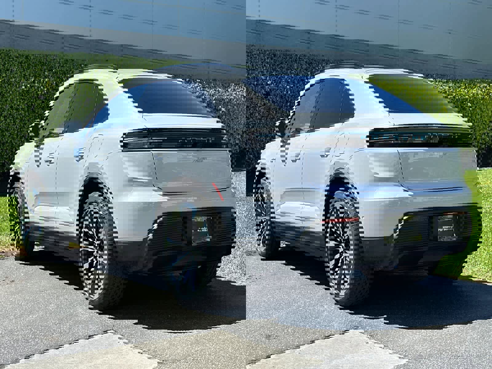 New 2026 Porsche Macan Electric RWD image 3