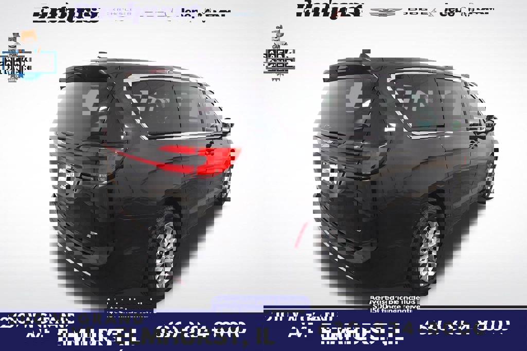 Used 2023 Chrysler Pacifica Touring-L image 6