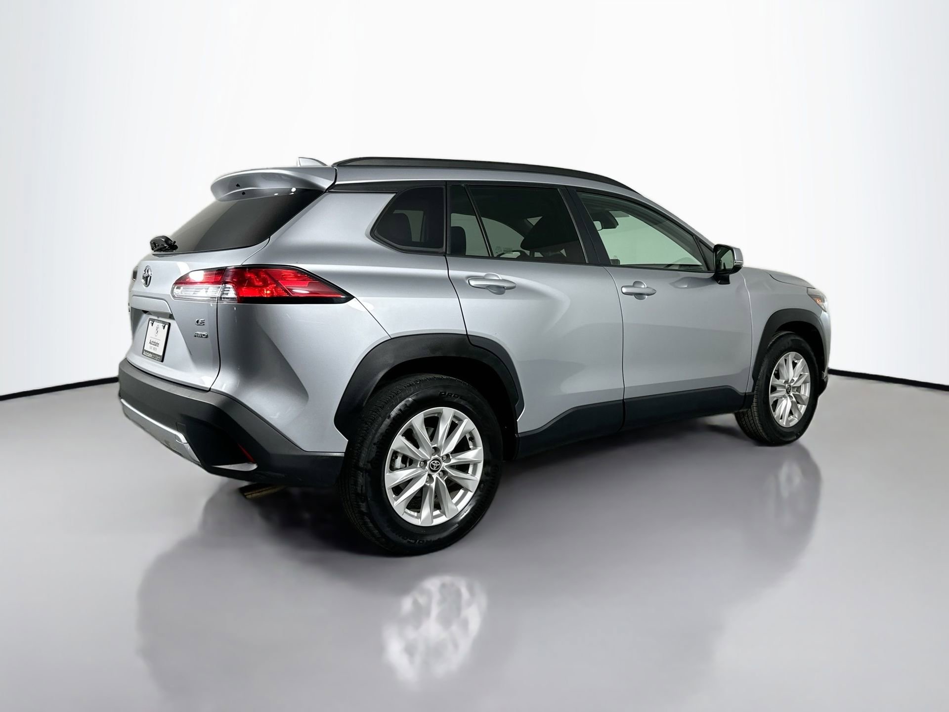 Used 2024 Toyota Corolla Cross LE image 6