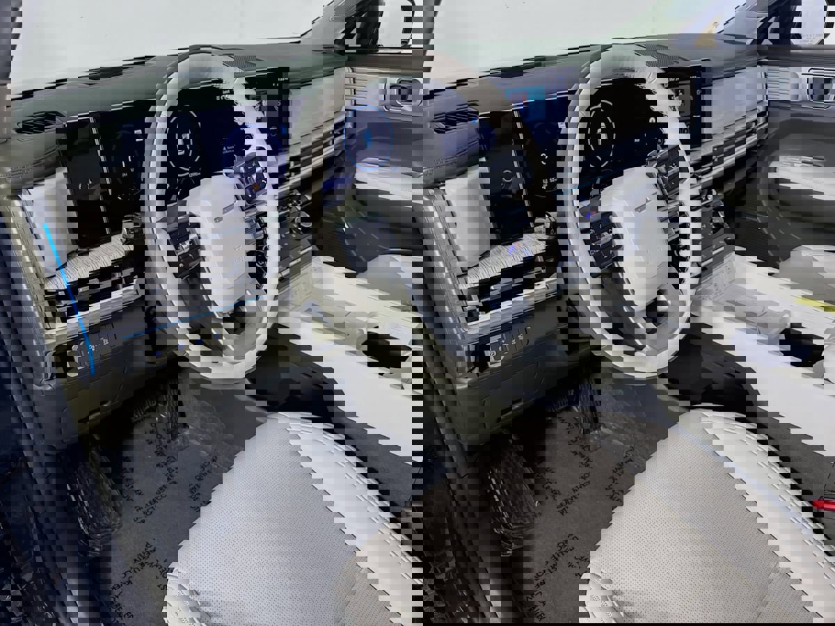 Used 2024 Hyundai Santa Fe Calligraphy image 9