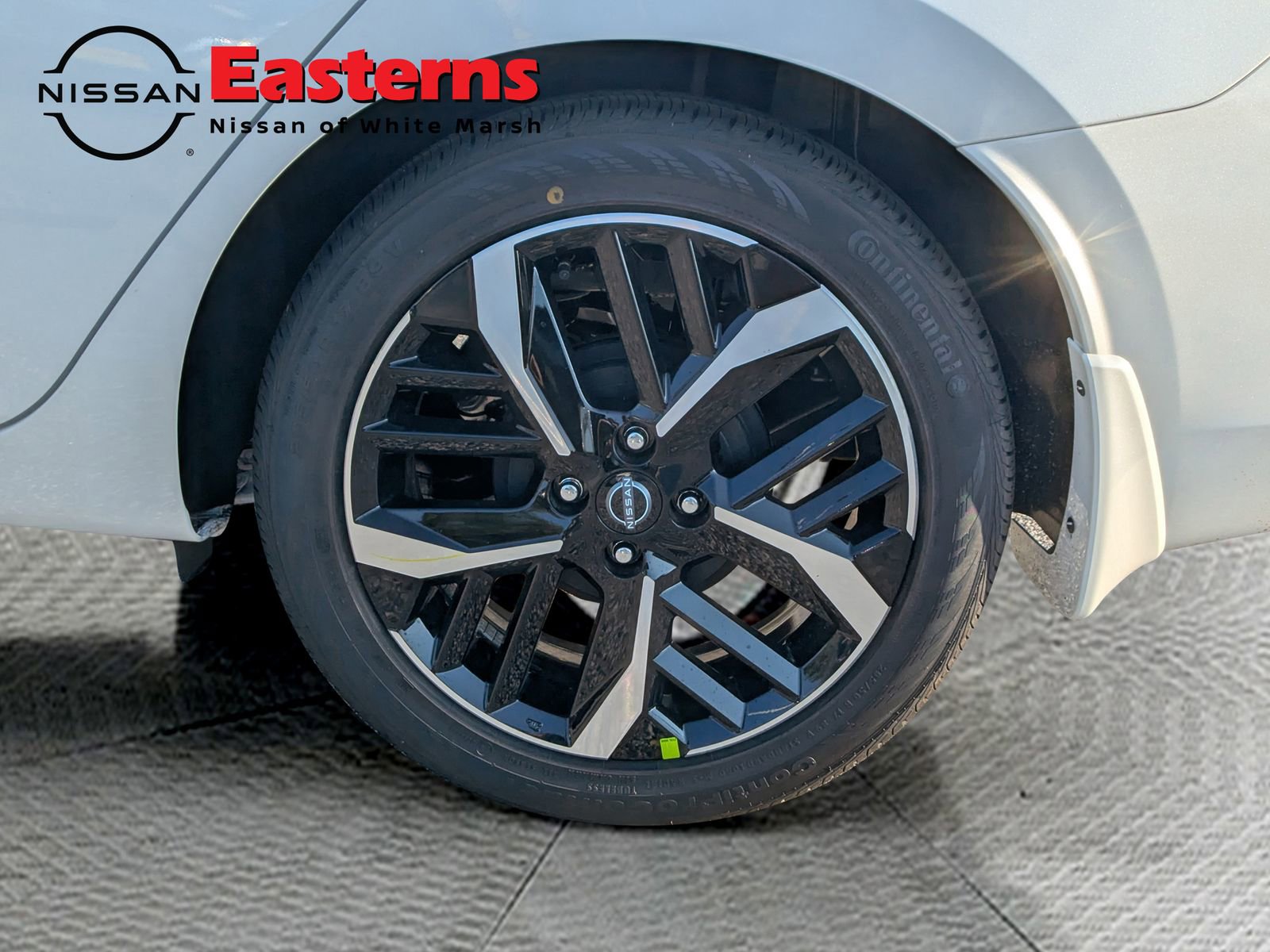 New 2025 Nissan Versa SR w/ Trunk Package image 9