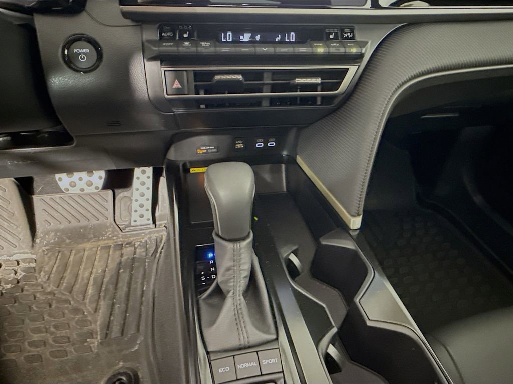 Used 2026 Toyota Camry SE w/ Convenience Package FWD image 12
