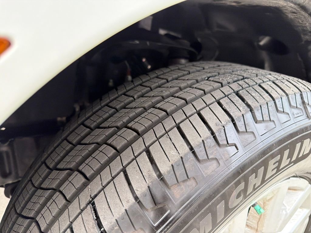 Used 2024 Nissan Frontier SV w/ SV Convenience Package image 12