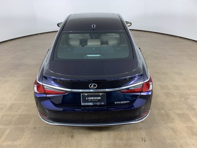Used 2025 Lexus ES 300h w/ Accessory Package (Z2) image 11