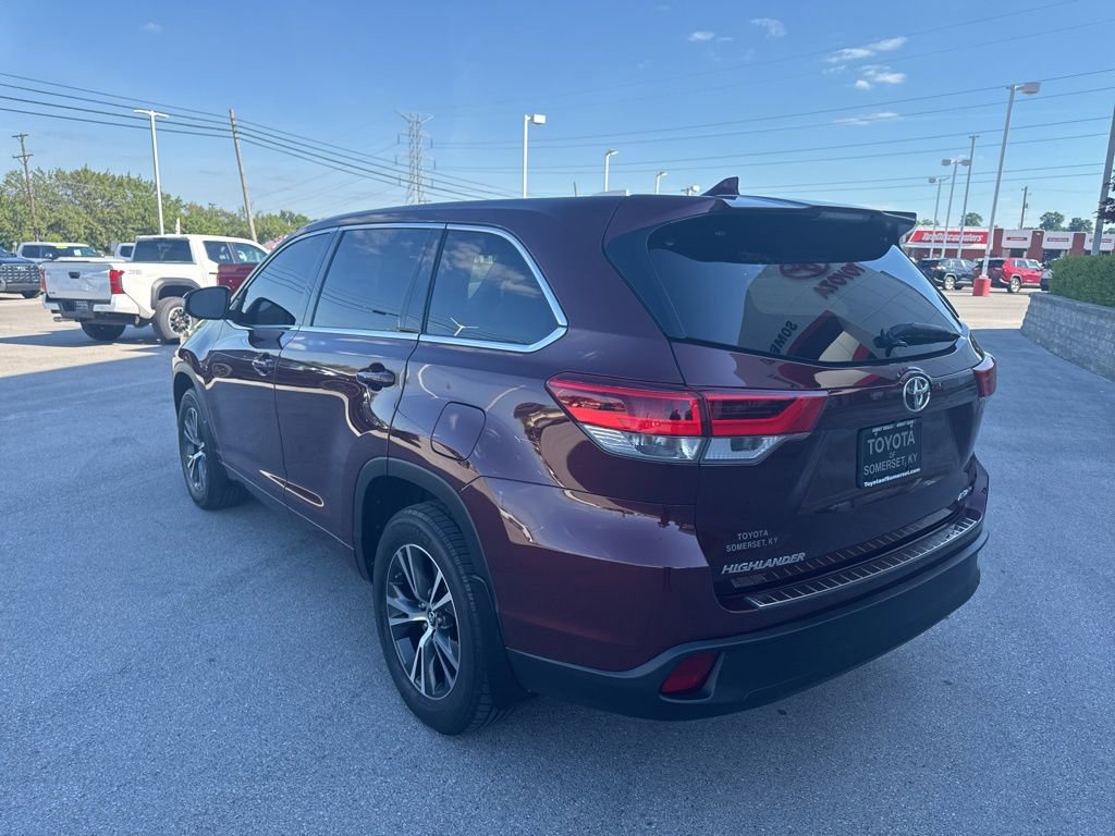 Used 2017 Toyota Highlander Plus AWD/4WD image 5