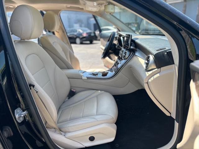 Used 2018 Mercedes-Benz GLC 300 w/ Premium Package image 21