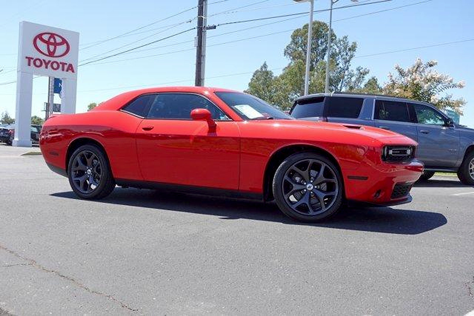 Used 2017 Dodge Challenger SXT Plus RWD image 4