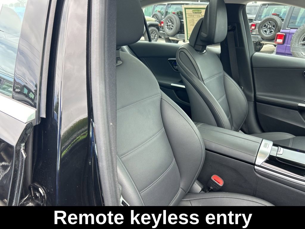 Used 2025 Mercedes-Benz C 300 Sedan image 21