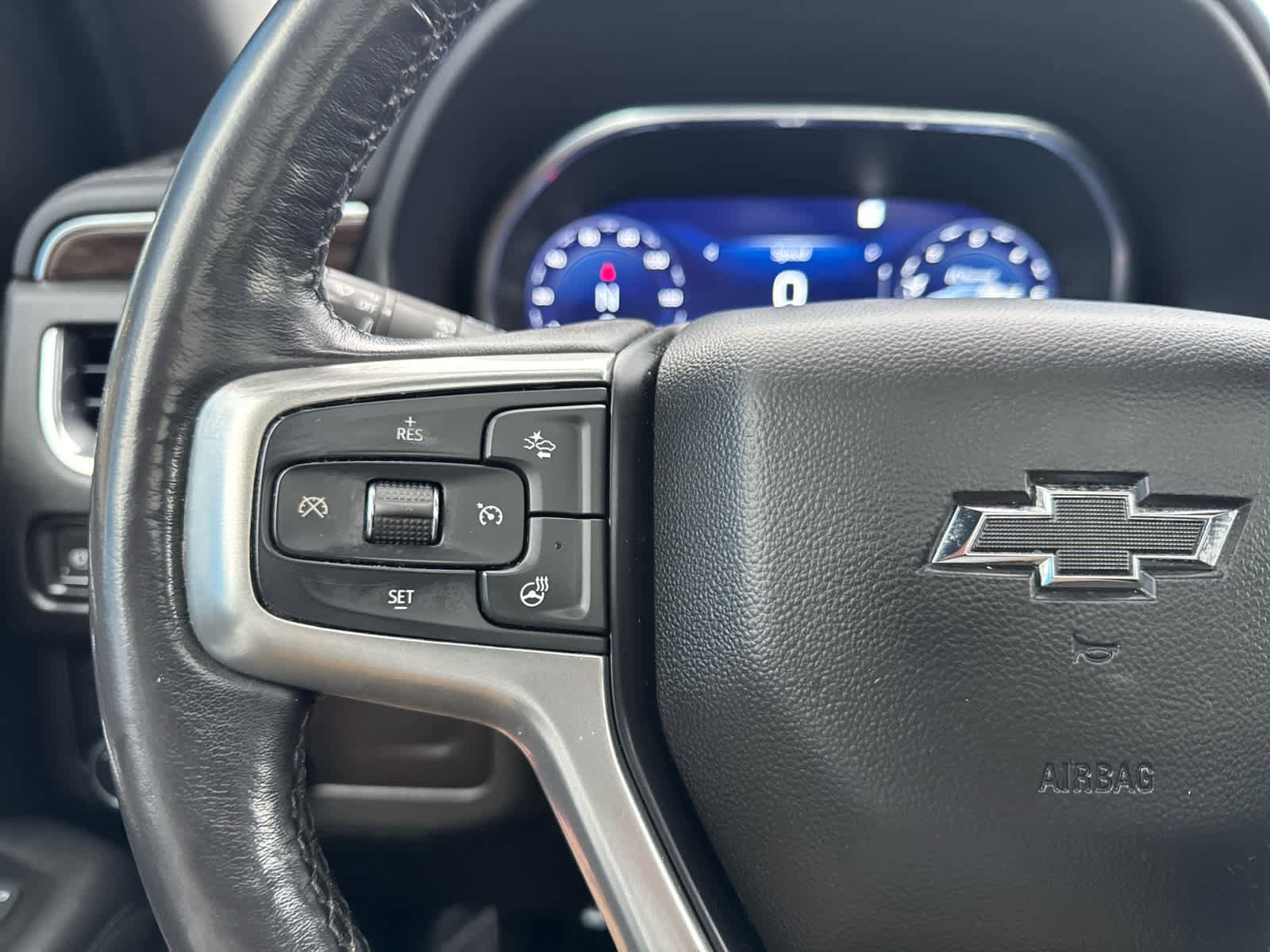 Certified 2023 Chevrolet Suburban Z71 w/ Luxury Package image 20