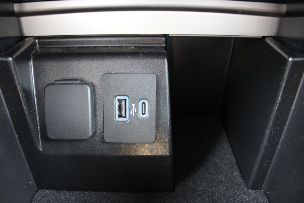 Used 2023 Ford Explorer XLT w/ Equipment Group 202A AWD/4WD image 23