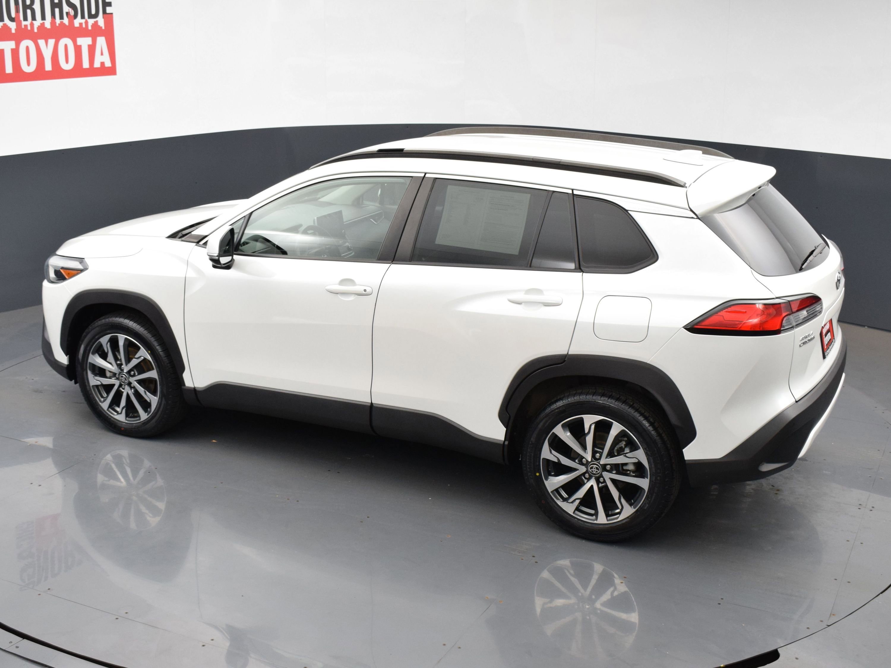 Used 2022 Toyota Corolla Cross XLE image 20