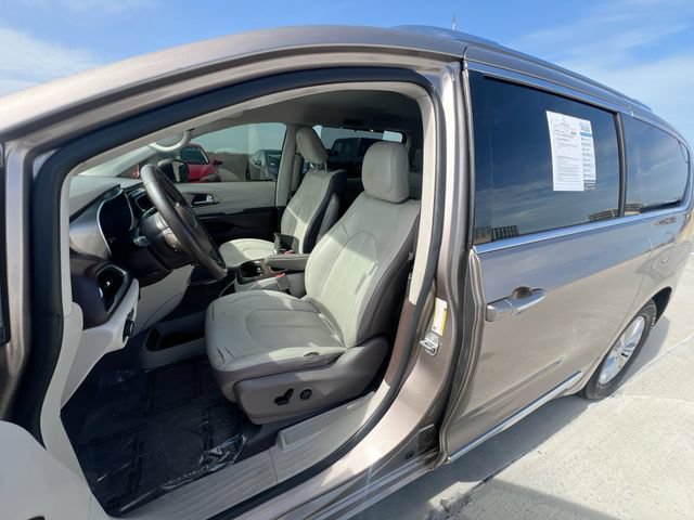 Used 2018 Chrysler Pacifica Touring-L Plus w/ Advanced Safetytec Group FWD image 14