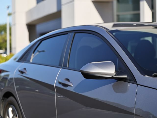 Used 2026 Hyundai Elantra SE FWD image 3