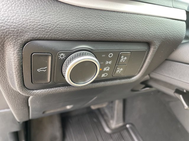 Used 2023 Ford Explorer XLT AWD/4WD image 25