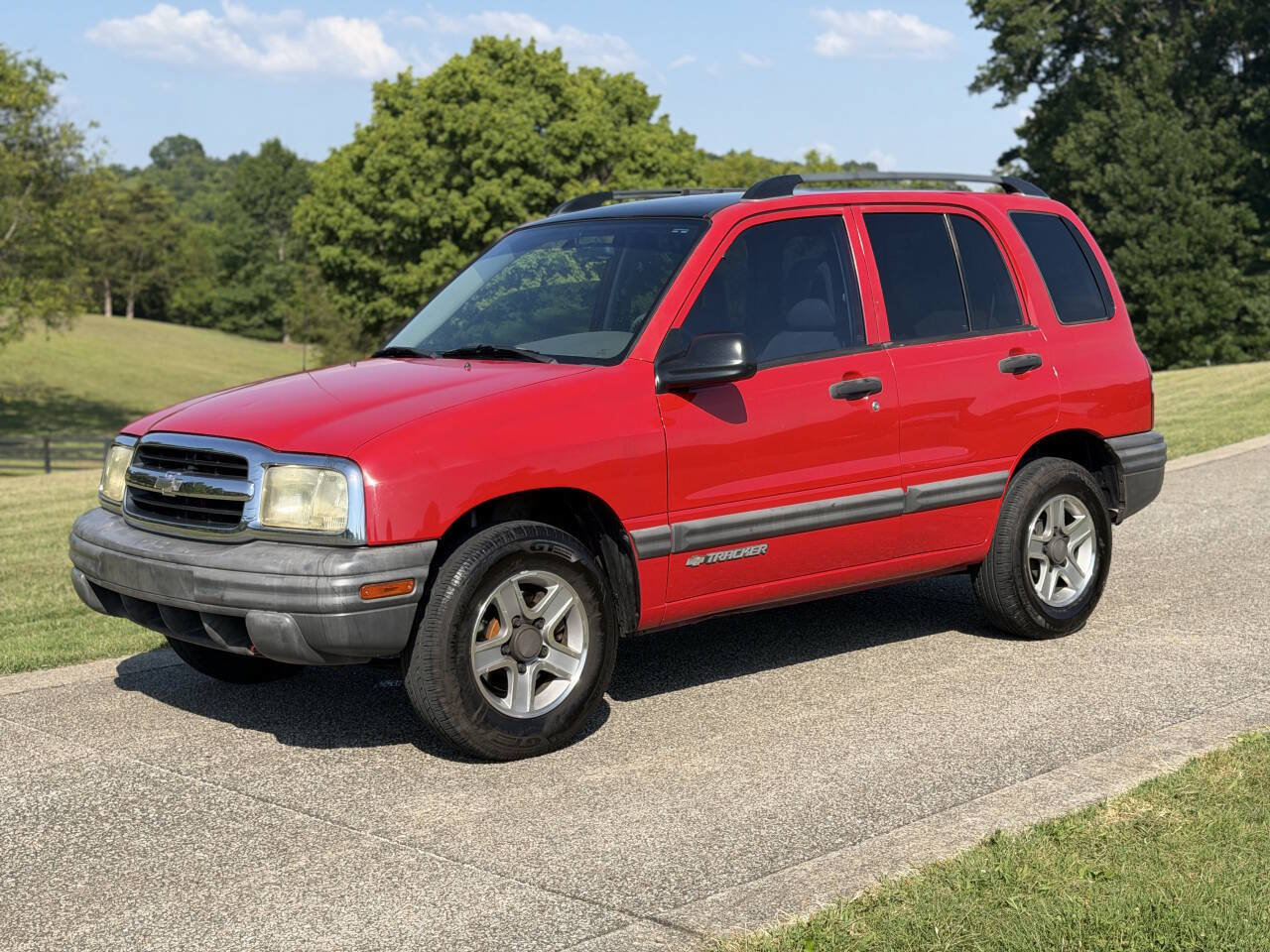 Used 2003 Chevrolet Tracker 2WD w/ Preferred Equipment Group image 1