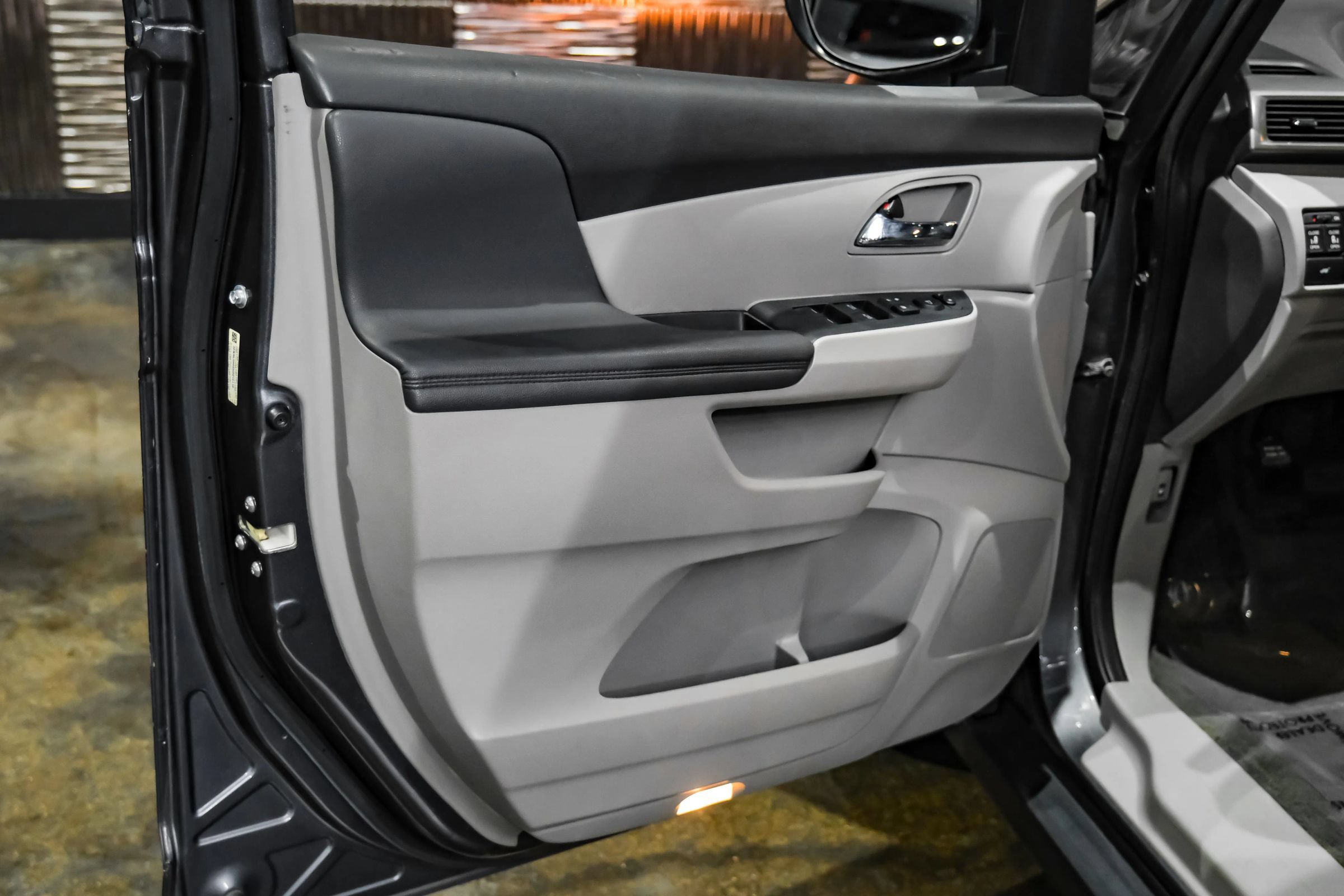Used 2017 Honda Odyssey EX-L image 41